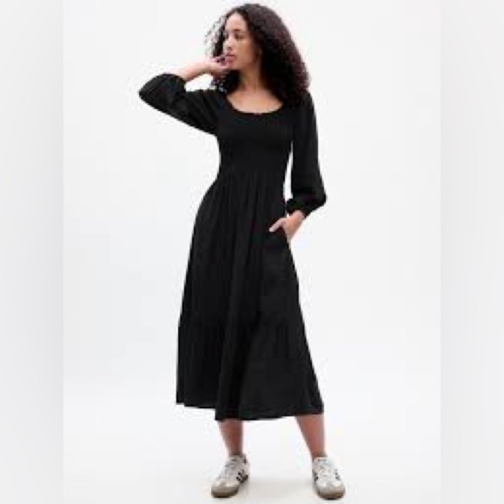 GAP Smocked Bodice Scoopneck‎ Black Long Sleeve Midi Dress Size Small